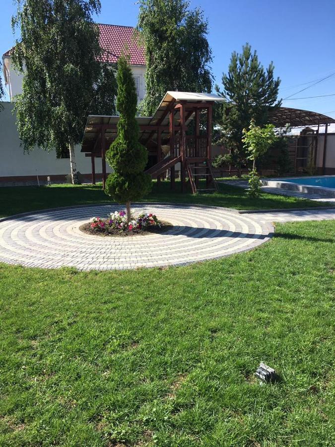 Готель Гостевой дом Ривьера Чолпон-Ата Екстер'єр фото